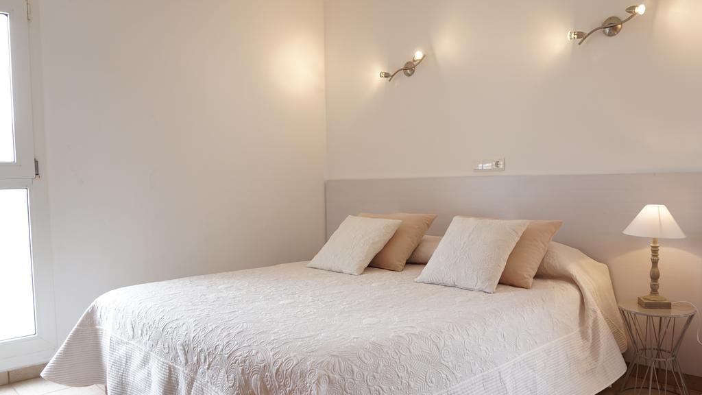 Astbury Apartments Ses Basses Es Calo  Εξωτερικό φωτογραφία