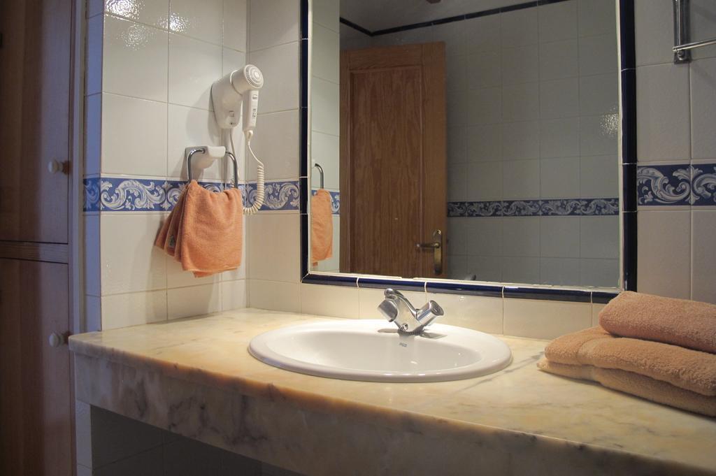 Astbury Apartments Ses Basses Es Calo  Εξωτερικό φωτογραφία