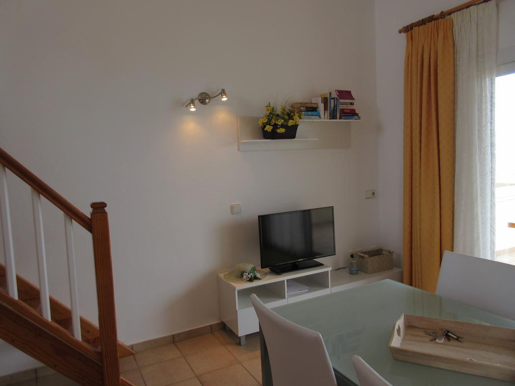 Astbury Apartments Ses Basses Es Calo  Εξωτερικό φωτογραφία