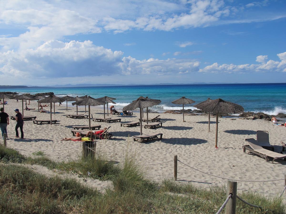 Astbury Apartments Ses Basses Es Calo  Εξωτερικό φωτογραφία